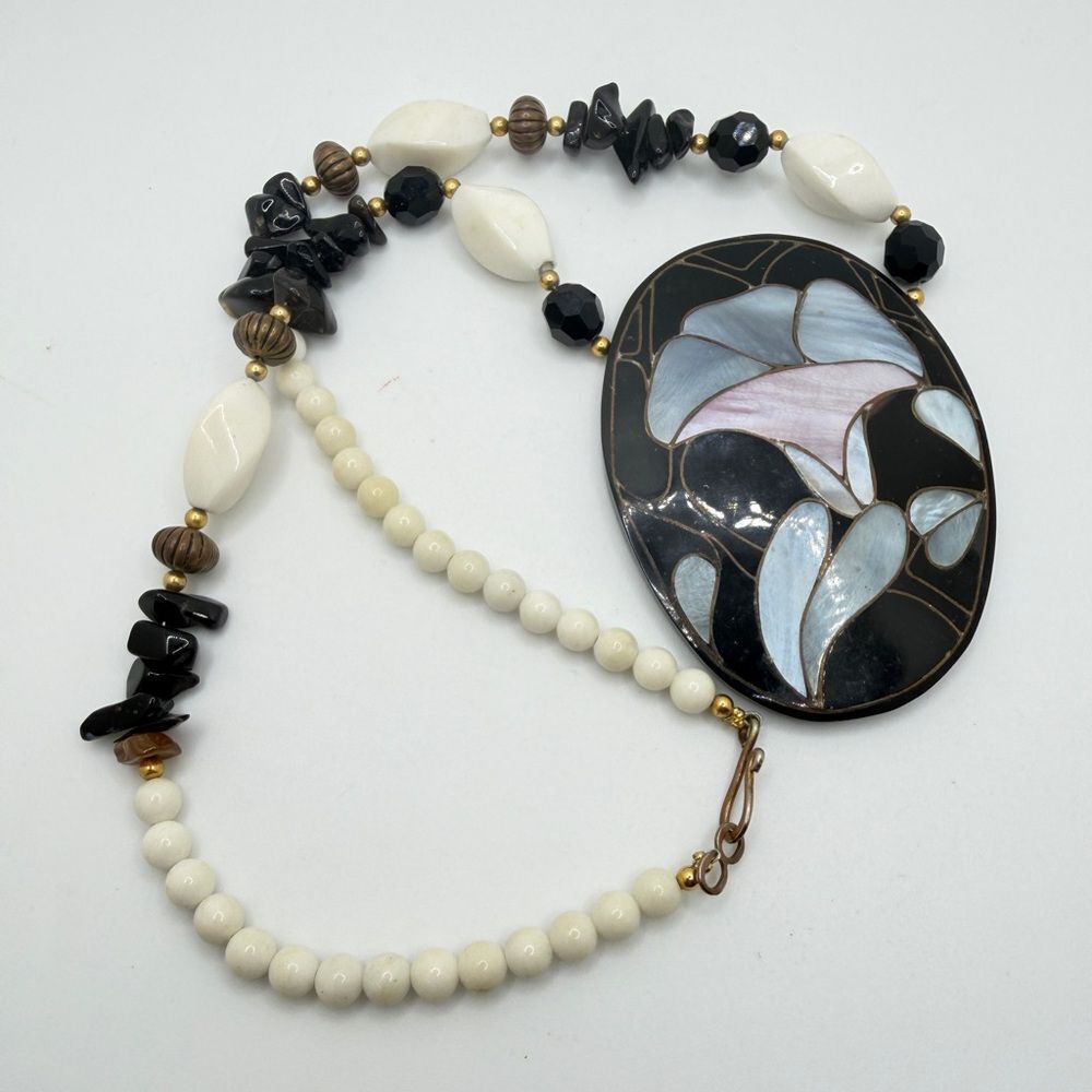 21" Vintage Lee Sands MoP inlay pendant w/ glass stone beaded necklace! Unsigned